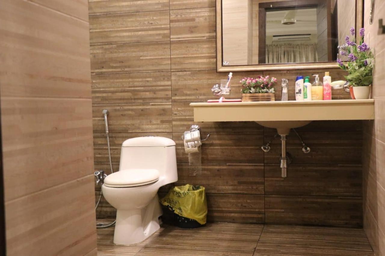 רוואלפינדי Elegant & Charming One Bed Apartment In Bahria Town מראה חיצוני תמונה