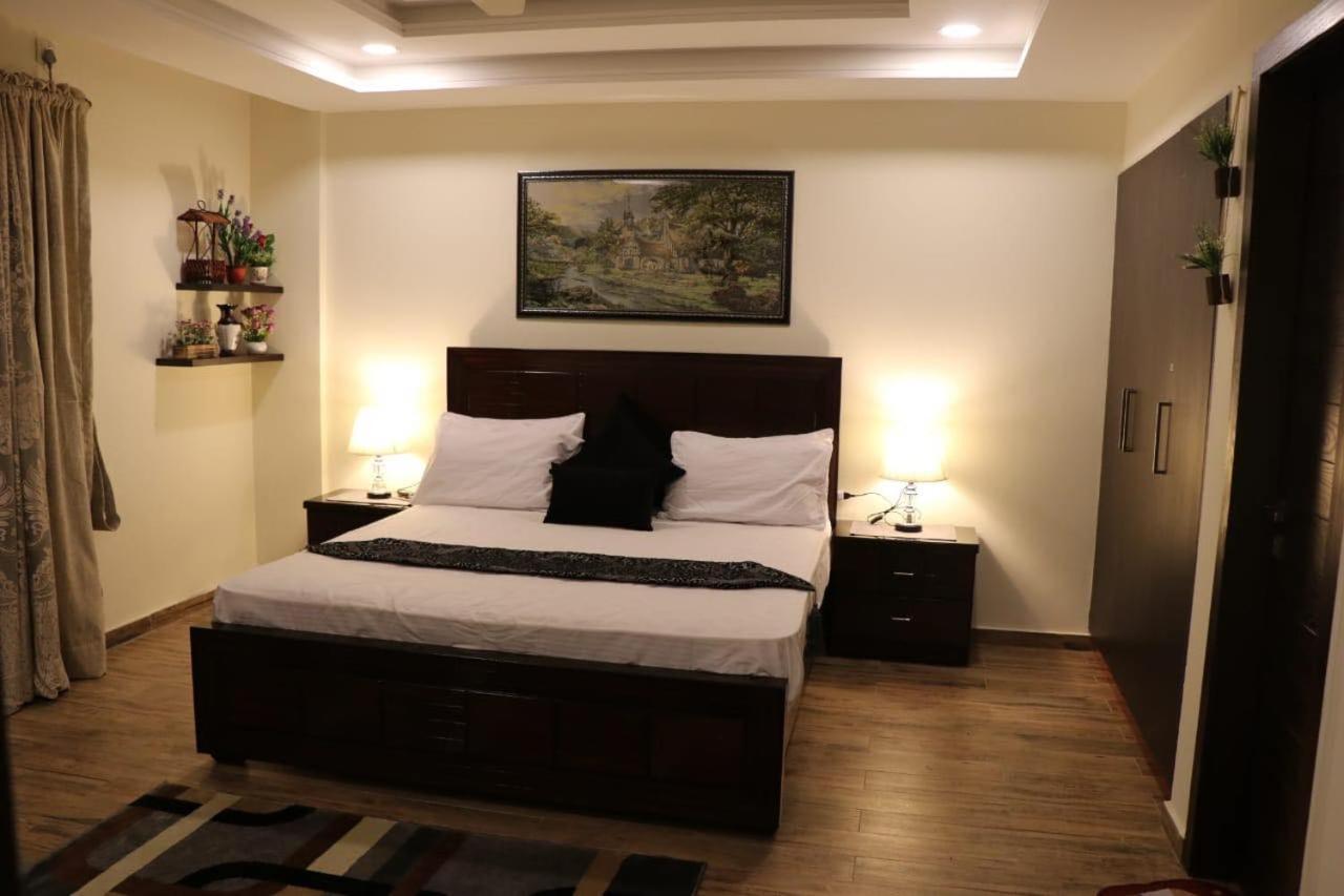 רוואלפינדי Elegant & Charming One Bed Apartment In Bahria Town מראה חיצוני תמונה