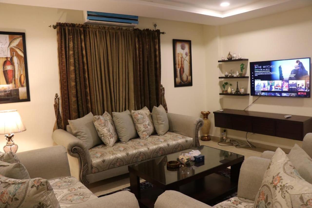 רוואלפינדי Elegant & Charming One Bed Apartment In Bahria Town מראה חיצוני תמונה