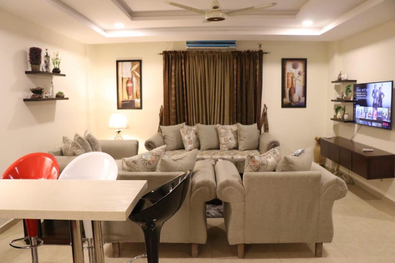 רוואלפינדי Elegant & Charming One Bed Apartment In Bahria Town מראה חיצוני תמונה