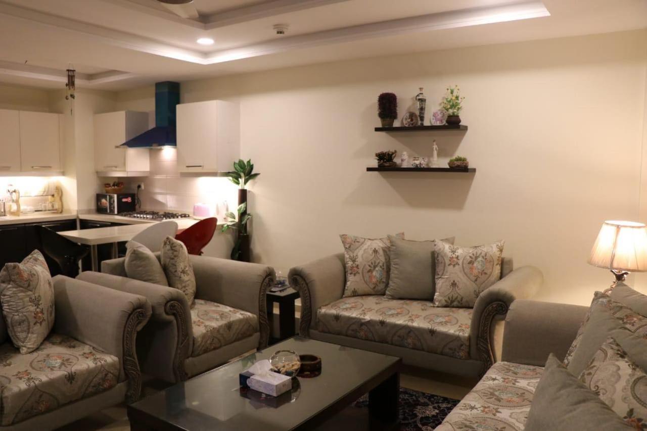 רוואלפינדי Elegant & Charming One Bed Apartment In Bahria Town מראה חיצוני תמונה