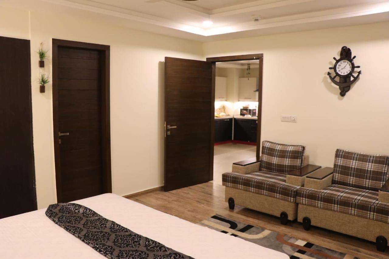 רוואלפינדי Elegant & Charming One Bed Apartment In Bahria Town מראה חיצוני תמונה